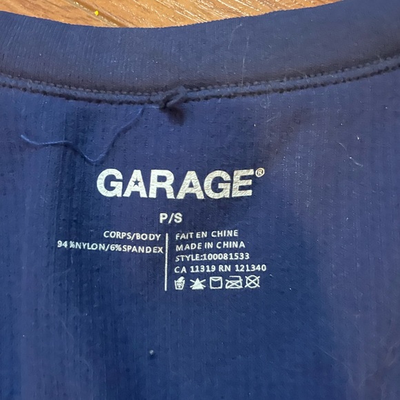 Bundle of garage tops - Picture 6 of 8